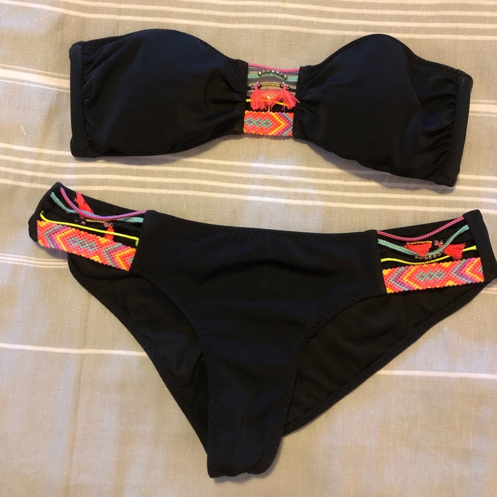 Victoria’s Secret Bikini Large too Medium Bottom